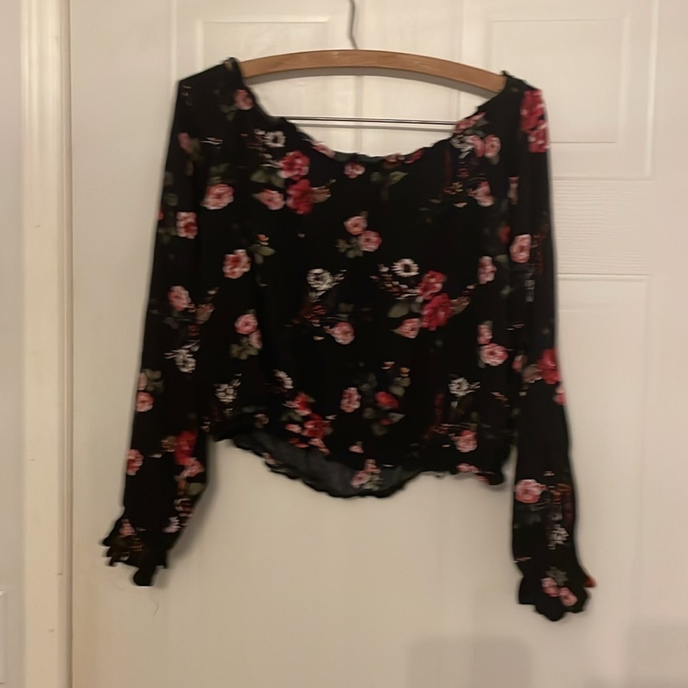 Madison & Berkeley Black Ruffled Fitted Blouse - Picture 4 of 5
